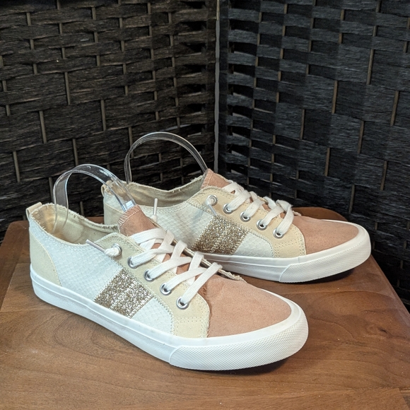 pop Comfort Fit Stylish Women's Sneakers in Cream and Gold Sz 11 Excel Cond - Picture 1 of 6